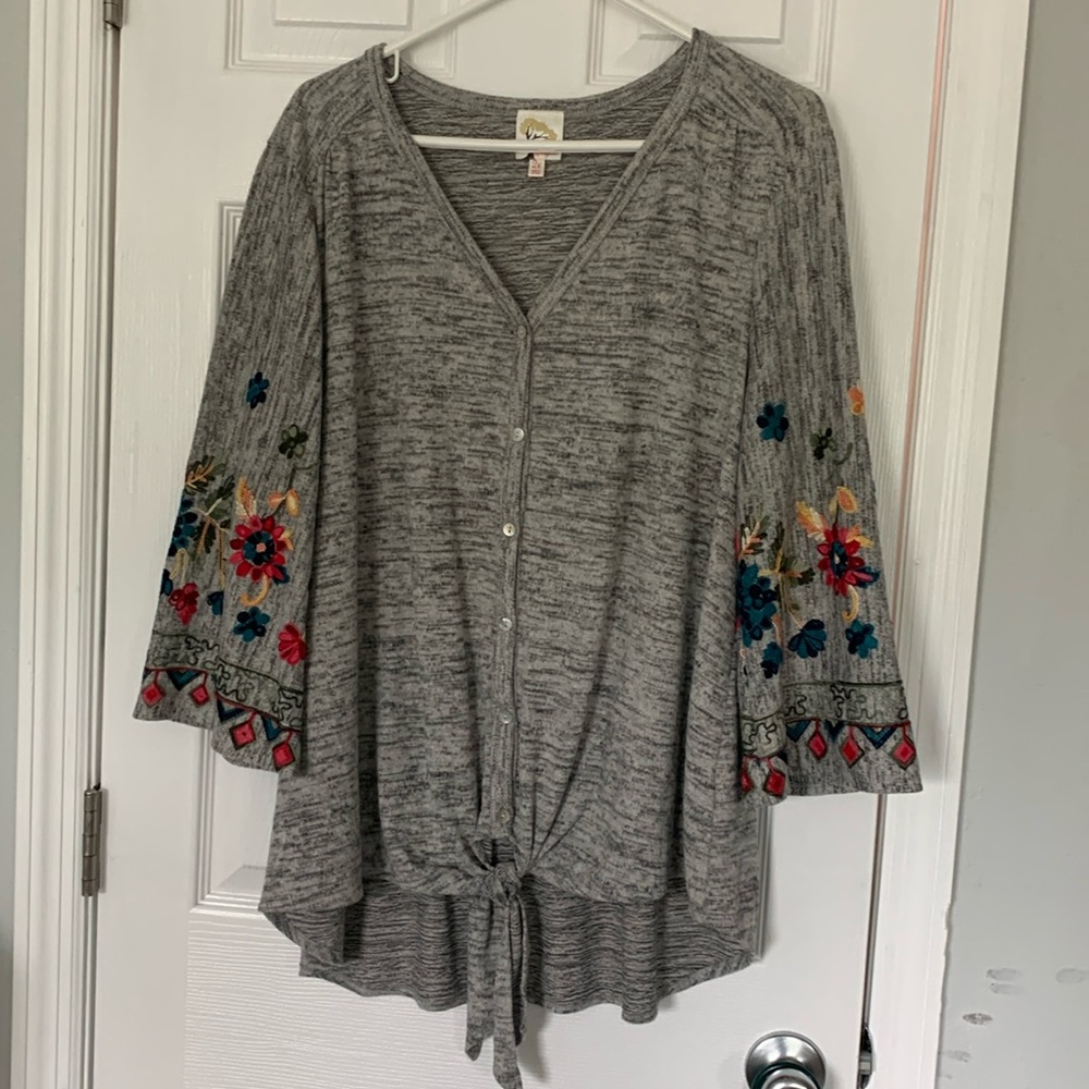 Fig and Flower Gray Blouse with Floral Embroidery